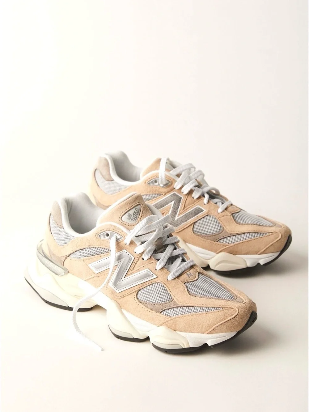 New Balance 9060 sneakers M sz 8, W sz 9.5 - Picture 2 of 9